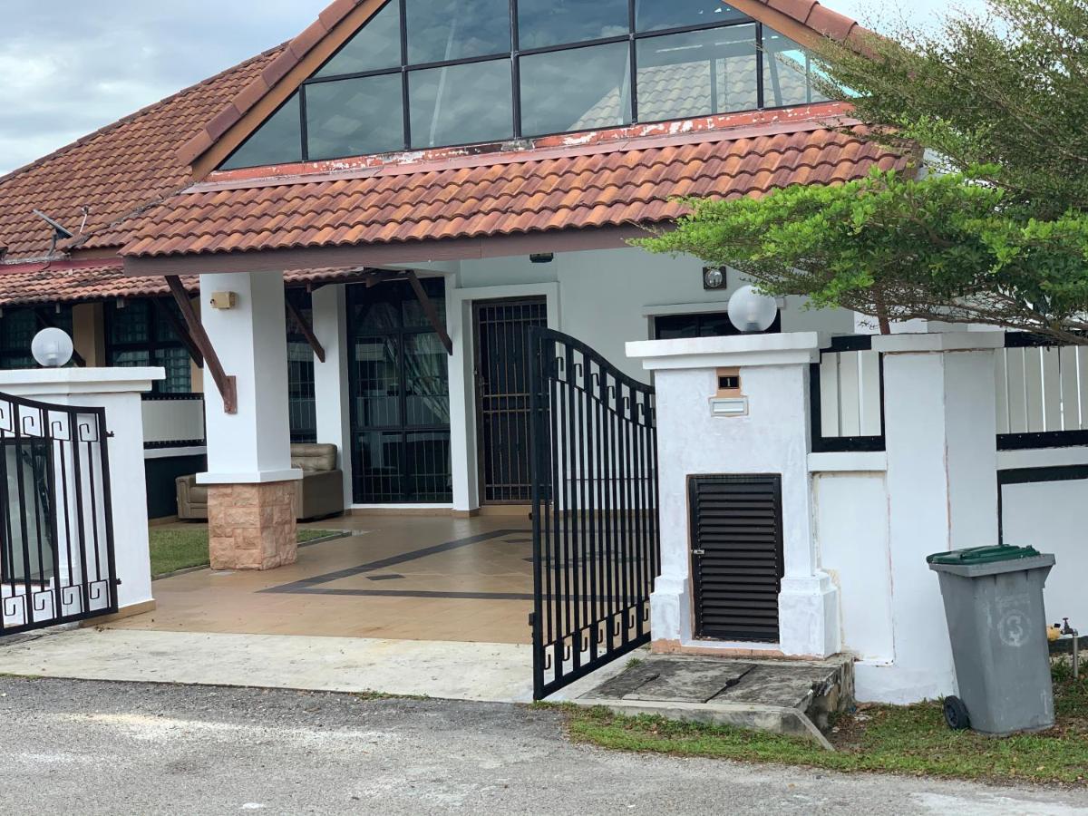 Villaparadise Homestay Batu Pahat Dış mekan fotoğraf